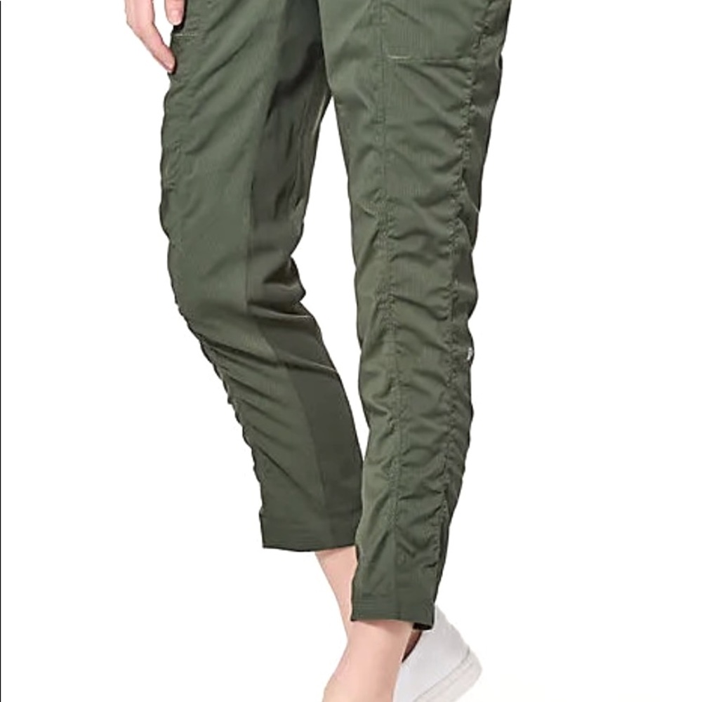 Lululemon Street to Studio pant ll Green size 2